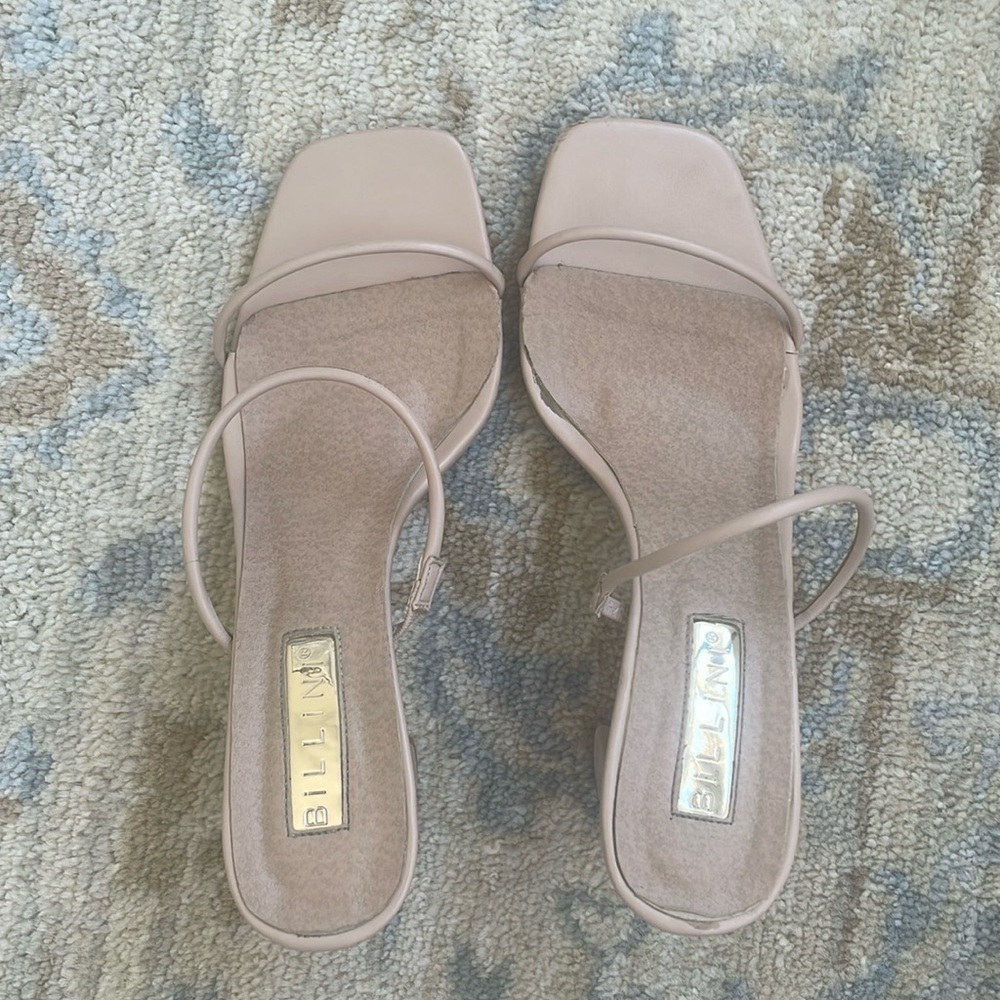 Cypria by Billini. Minimal block heel mule. Size 9